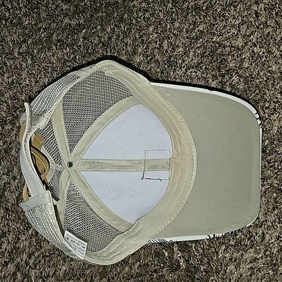 Womens gently used Carhartt pony tail cap with feathers - Picture 4 of 4